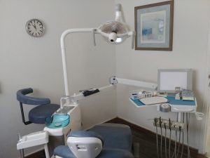 כיסא לטיפול שיניים אצל רופא שיניים בראשון לציון ד"ר מייק ברנשטיין