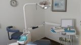 כיסא לטיפול שיניים במרפאת דנטאור